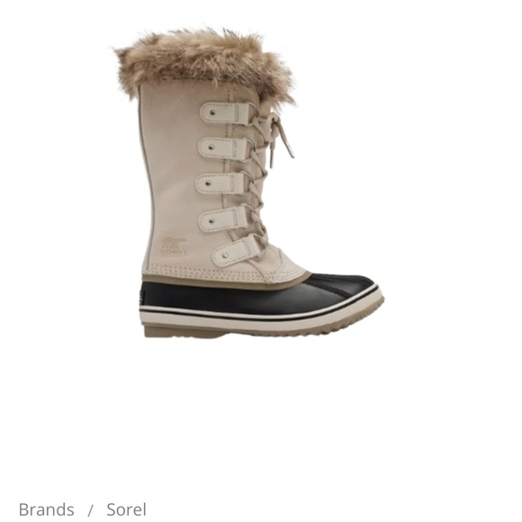 Joan of Artic. New. Size 7.5 $180 - Picture 2 of 2